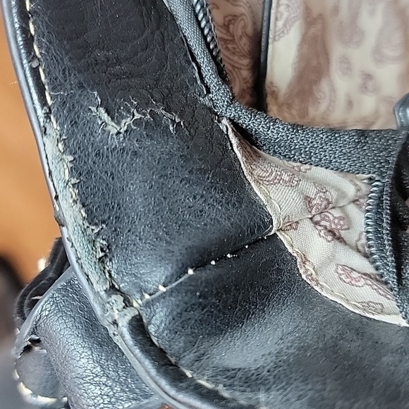 Blazin Roxx Aztec Fringe Crossbody - Picture 8 of 10